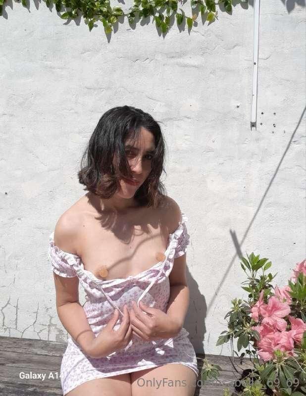 hi love!! I'm 40 and I'm a horny mom!! I invite you to follo..