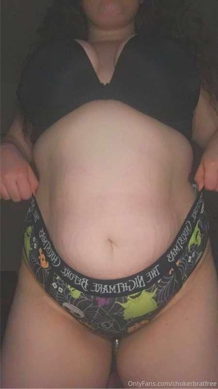 its spooky season 😈👻🎃 tip me so i can buy sexy costumes 😝💦