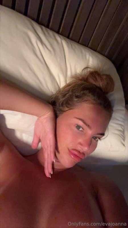 Just me, my bed… and my dirty thoughts 😈