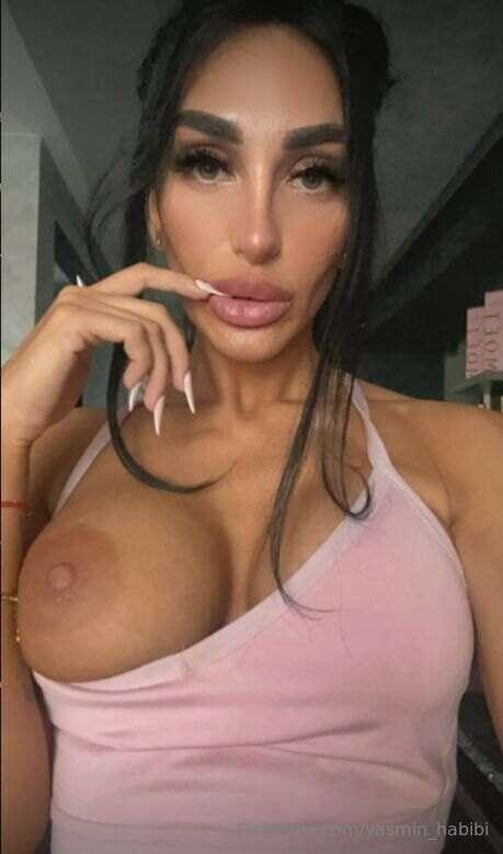 Busty @amaracrode is your fav neighbour 😉 💛FREE PAGE & FREE ..