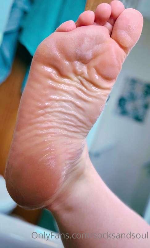 Good morning loves✨

Here’s my delicious, wet sole to bright..