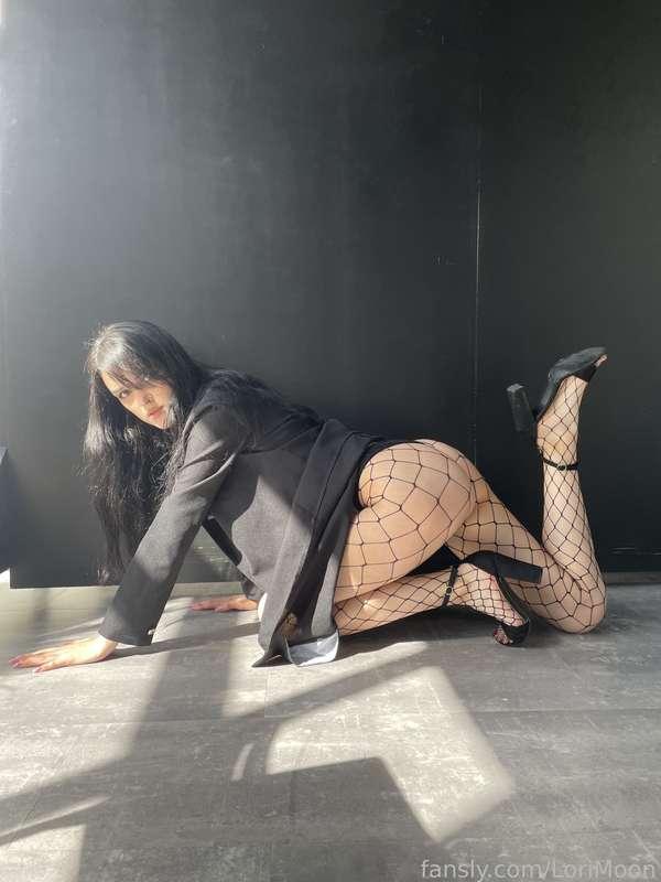 You know my body can make you crazy




💙 #stockings #fishnet #bigass #heels #boots #worship #feetfetish #thong #goddess #femdom 💙