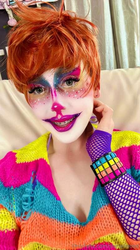 Who says clowns can’t be cute? 🎪💋 Ready for a little playful..