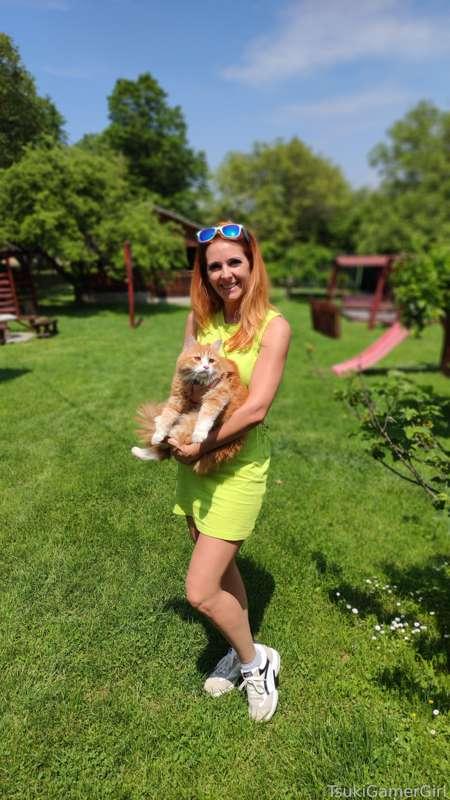 I'm in a Forest with my cats and friends.
😘🤩