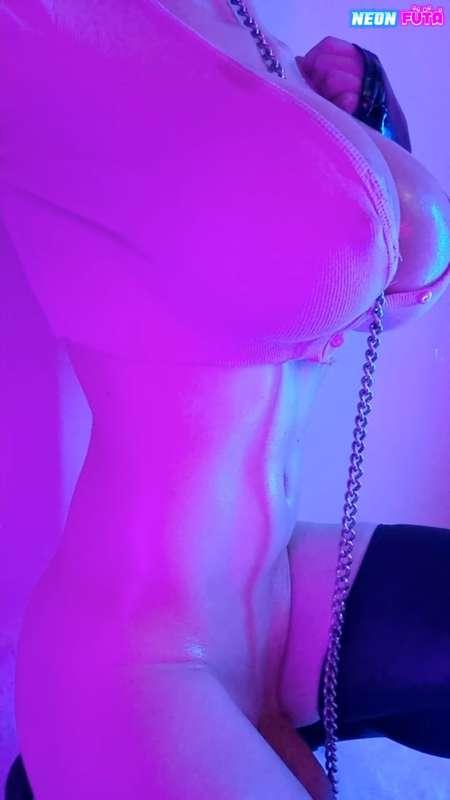 you can grab me by the waist if you want💗