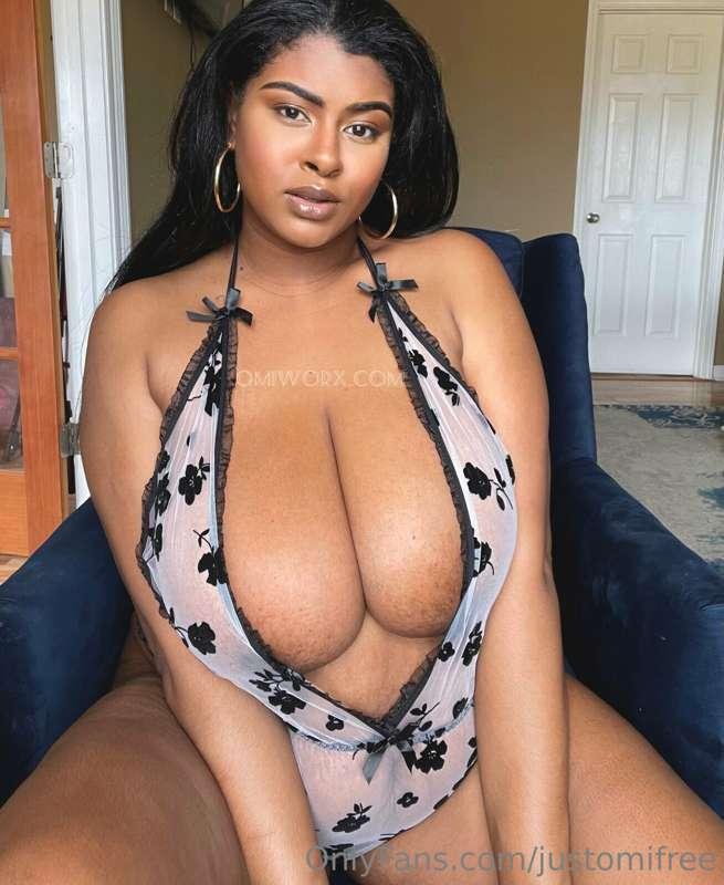I wanna wrap my lips around some dick rn 🥺