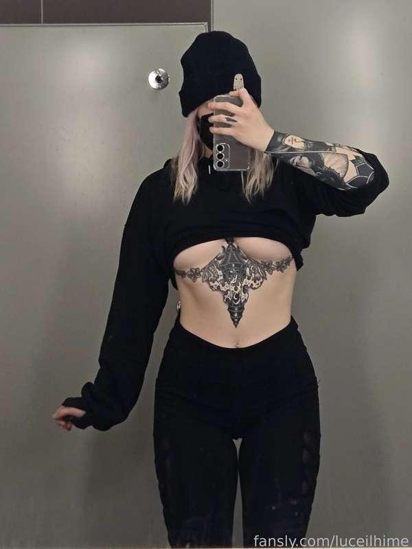 Feels SO FKN GOOD to be back at the gym 🤍 after being I'll for like a week 🤒 feeling a bit better now! 

#fyp #cute #gym #tattoos #alt #underboob 