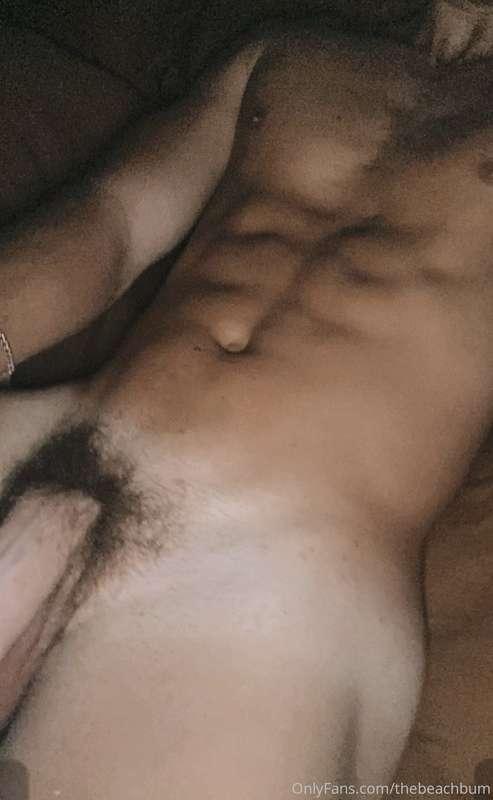 Daddy felt like sleeping naked tonight😈
Would you let me sli..