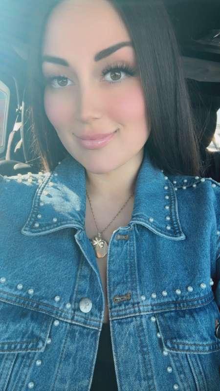 Who wants to have a video call with me tomorrow? 😍 Message m..