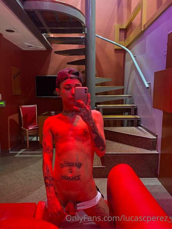 😈