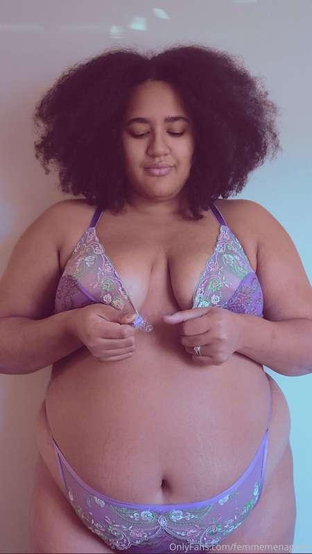 New lingerie set means new photos to admire