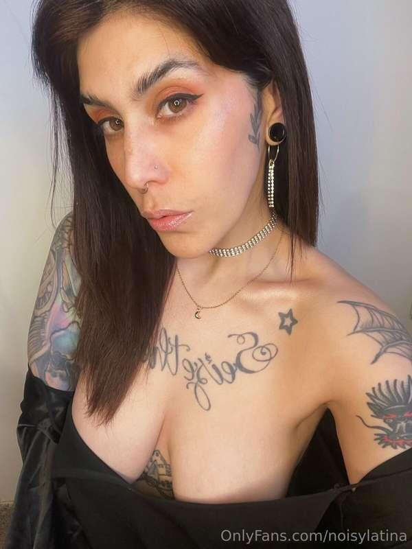 ❤️‍🔥 @ameliaisonfire ❤️‍🔥🌙✨Tattooed and curvy latina goddess..
