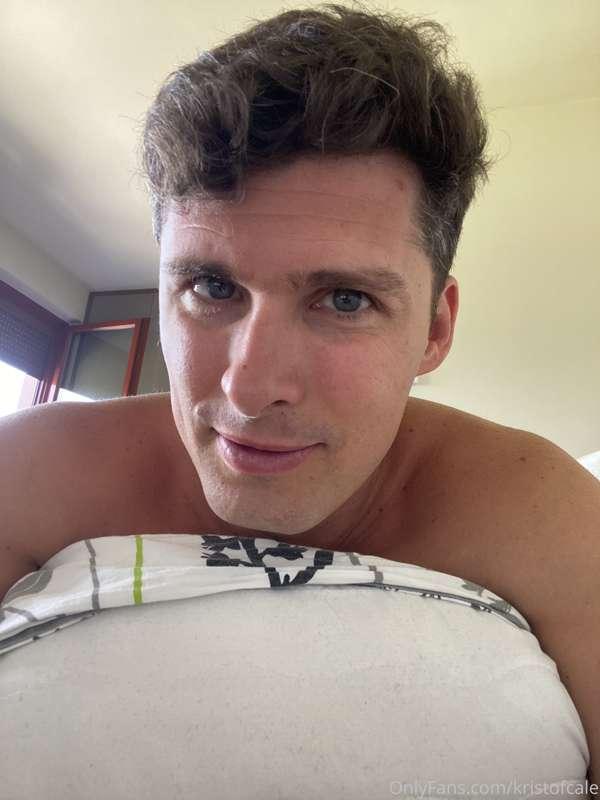 Beard or no beard? Definitely makes me look y0unger!