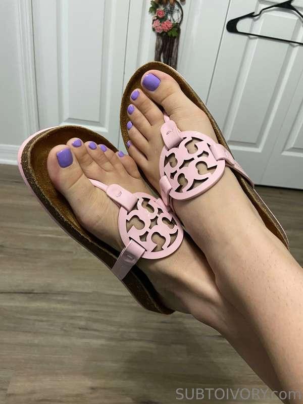 Fresh pedi 😍 and brand new shoes to get my sweaty foot print..