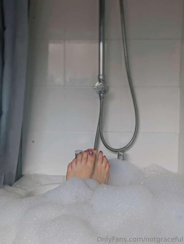 Finally had some foot love in my DMs recently! 🥹 Keep it com..