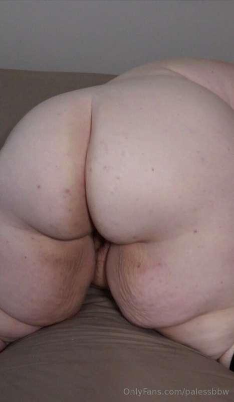 watch me tease you shaking this huge 370 pound ass in your f..