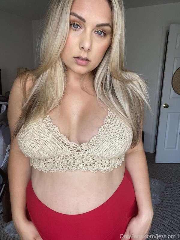 My VIP page is on sale for $5 ❤️ 

Cum see me 😘 

Onlyfans.c..