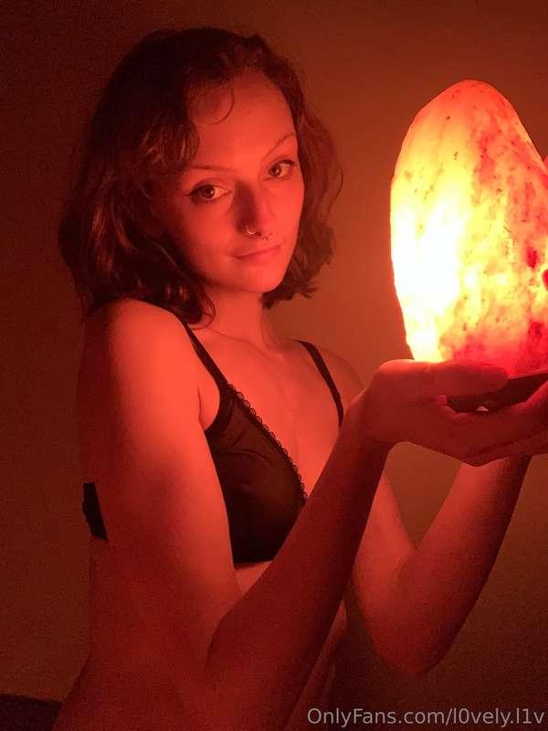 love this lighting and bra ;)