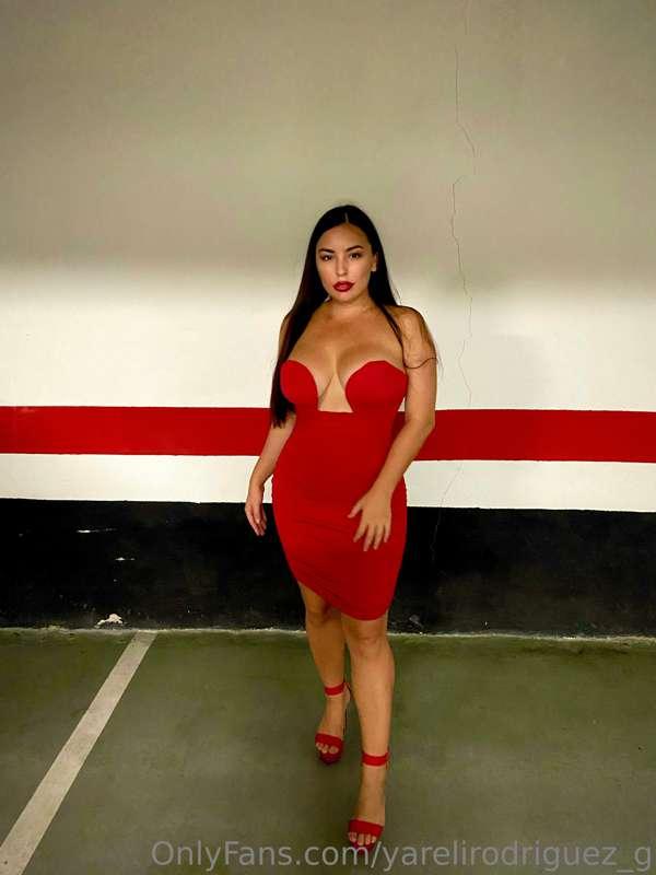 🥵🥵TE GUSTARÍA QUITARME EL VESTIDO ??? 

💦NO LLEVO NADA DEBAJ..