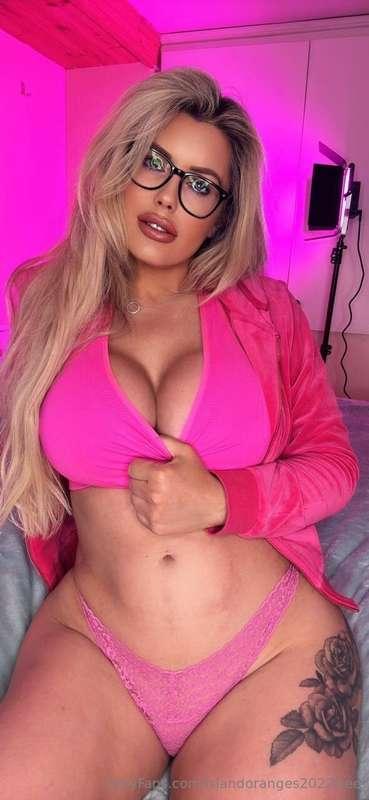 I want to hear your naughty thoughts in my DMs.. 😏 