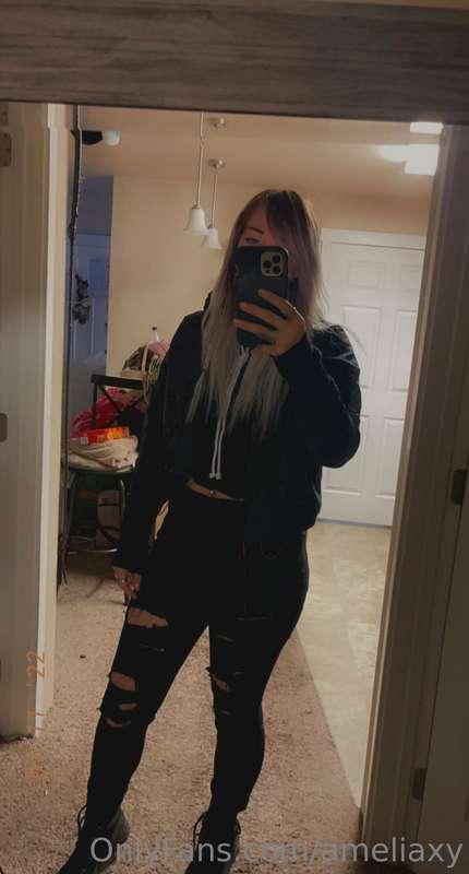 Hiii! I wore this outfit two days in a row because I’m a dir..
