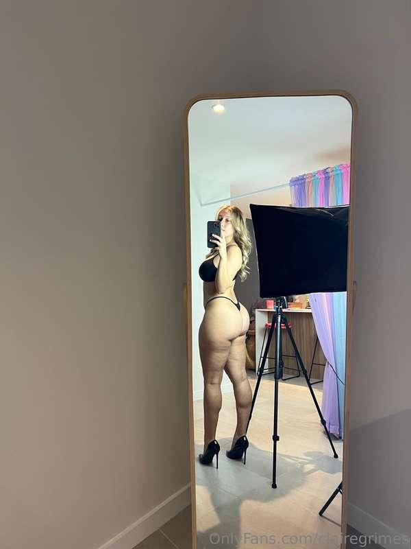 BTS filming for YouTube looking thick🖤