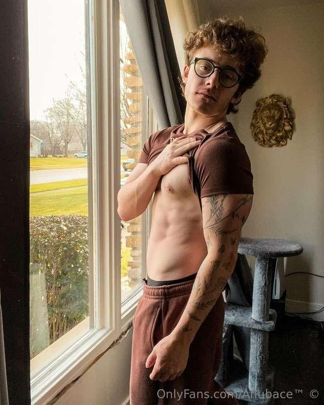 Come hang in the dms? 😈💦