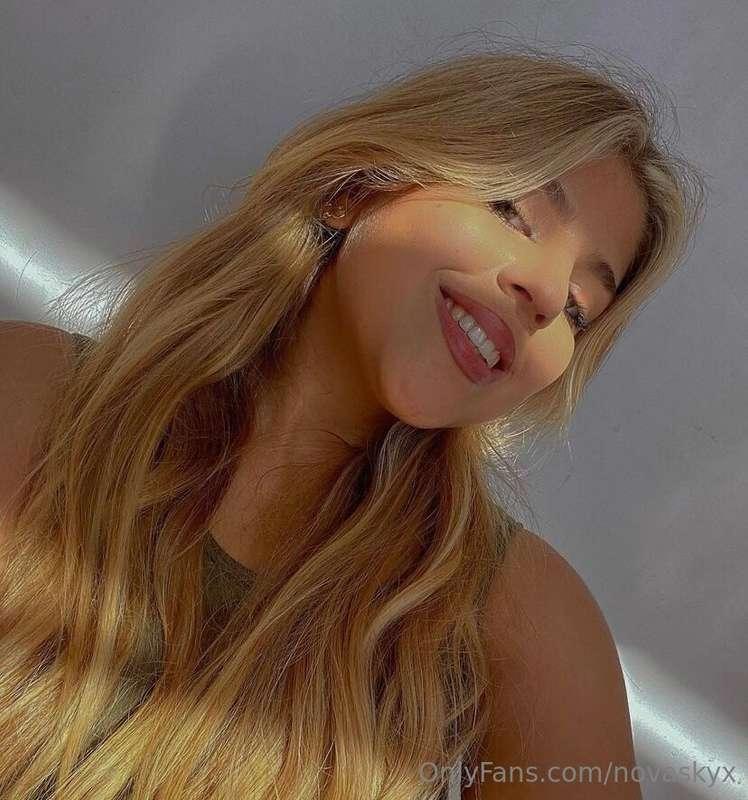 Would you say that the best curve of a woman is her smile? 😳..
