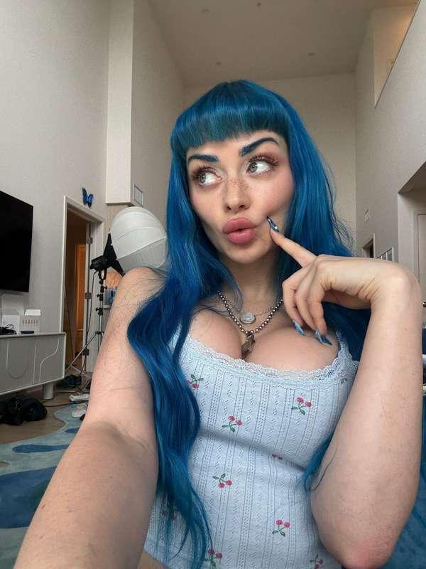 Wanna guess the naughty thoughts I have for us this week? 😏💙