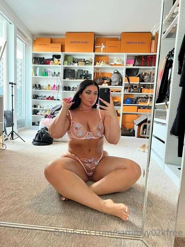 Would you like to spend the evening with me? 🥵