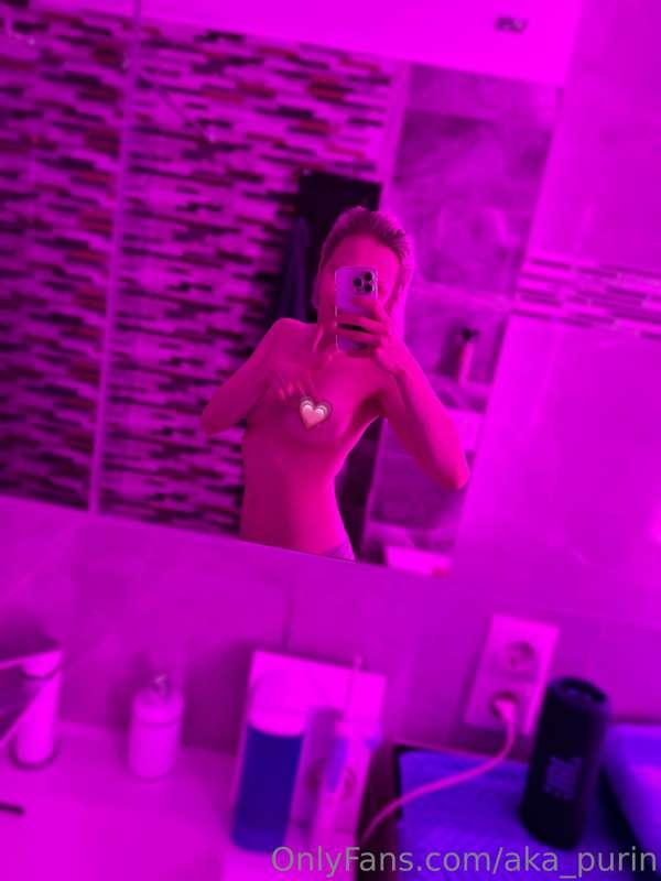 Last bathroom selfie I took when I was in Germany 💦💦

I alre..