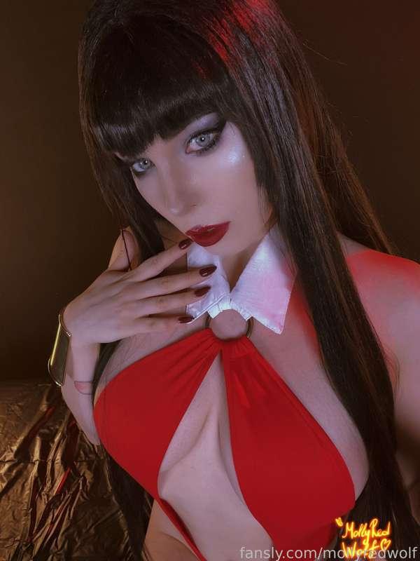 Today we spontaneously filmed a solo and VR video with Vampirella cosplay.  Tomorrow starts the hardest day of the year for me.  global cleaning throughout the house and cooking salads on the 31st.😁🎄
#fyp #cosplay #anime #game #boobs #tits 