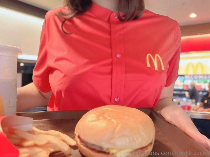 Need more ketchup?

Check your messages for more 🍔