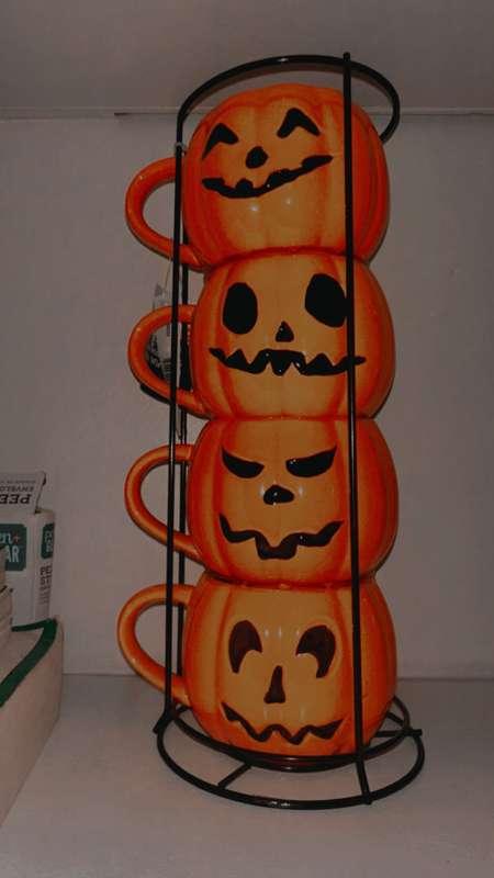 A little pick me up, $5 at Walmart couldn't pass it by! 🎃 fo..