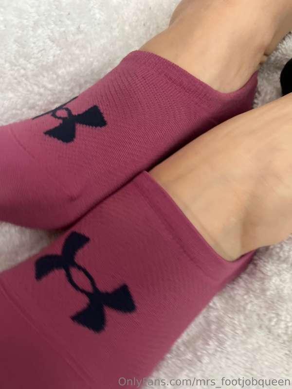 mrs_footjobqueen image #2