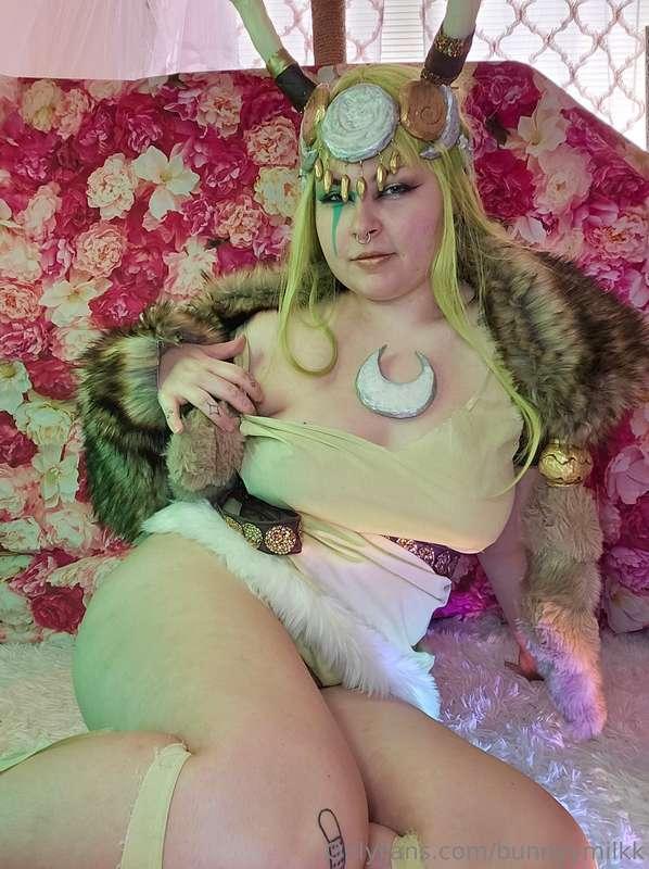 artemis showin u her cute tiddies 💕