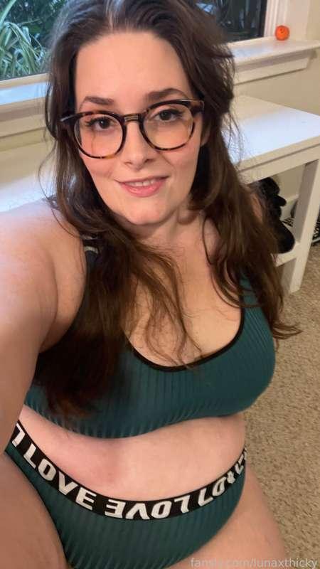 Volunteers to take this off of me? 

#fyp #bbw #chubby #boobs #tits #naturalboobs #brunette #nerdy 