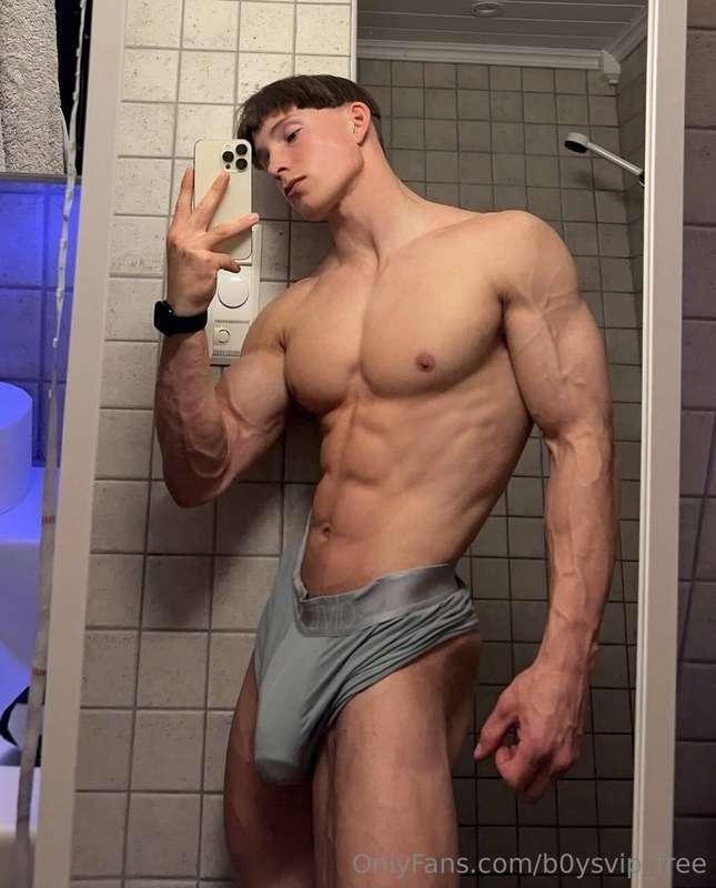 His hottest content is waiting for you 😈🍆👇https://onlyfans.c..