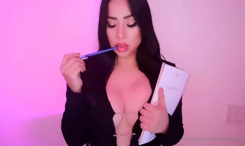 NUEVO ROLEPLAY EXPLICITO 🔥 🔥 🔥
Tu COMPAÑERA de CLASE 📚 ✏️ 📙
..