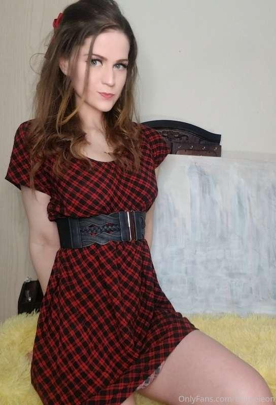I see a red dress and I want to paint it black ❤🖤
