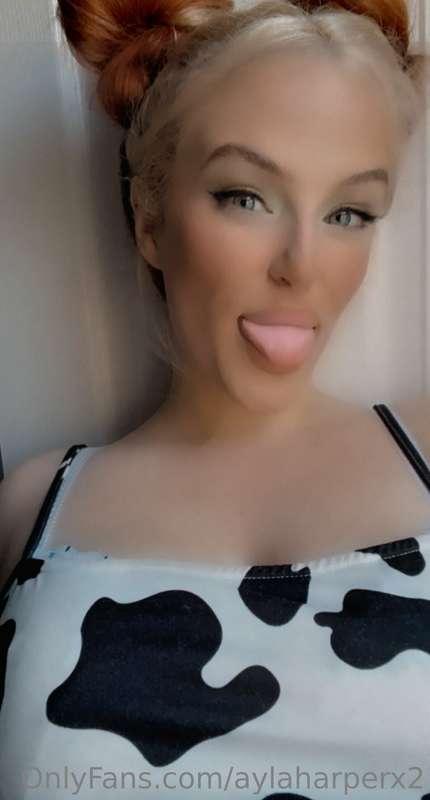 I’ve got a bit of an oral fixation, can you help me? 👀