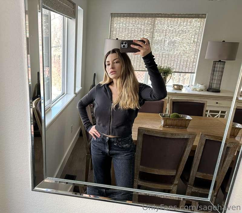 Just a lil classic mirror selfie 😘