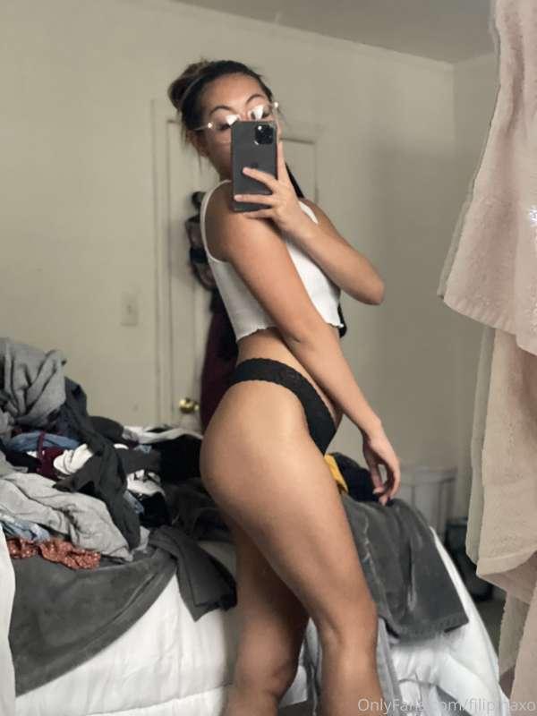 Ignore the laundry 🙈 but happy Monday!