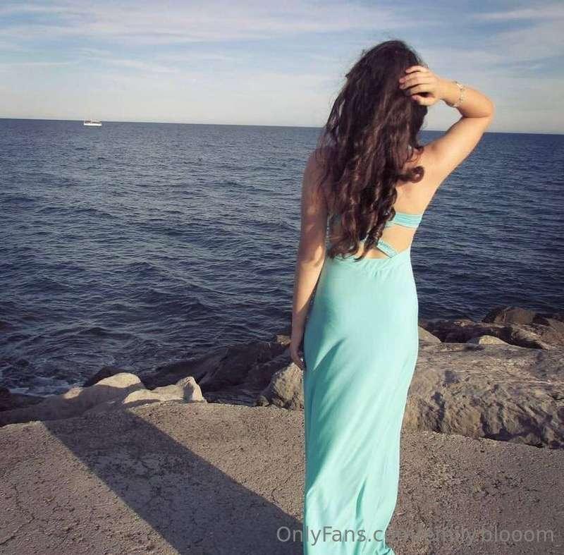 Seaside serenity 🌅 Captured this peaceful moment by the sea.