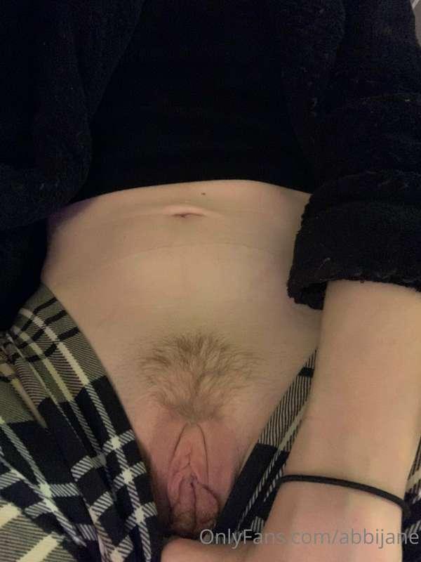 Come give this pussy a kiss 😘🥰

💜 what do you enjoy most abo..