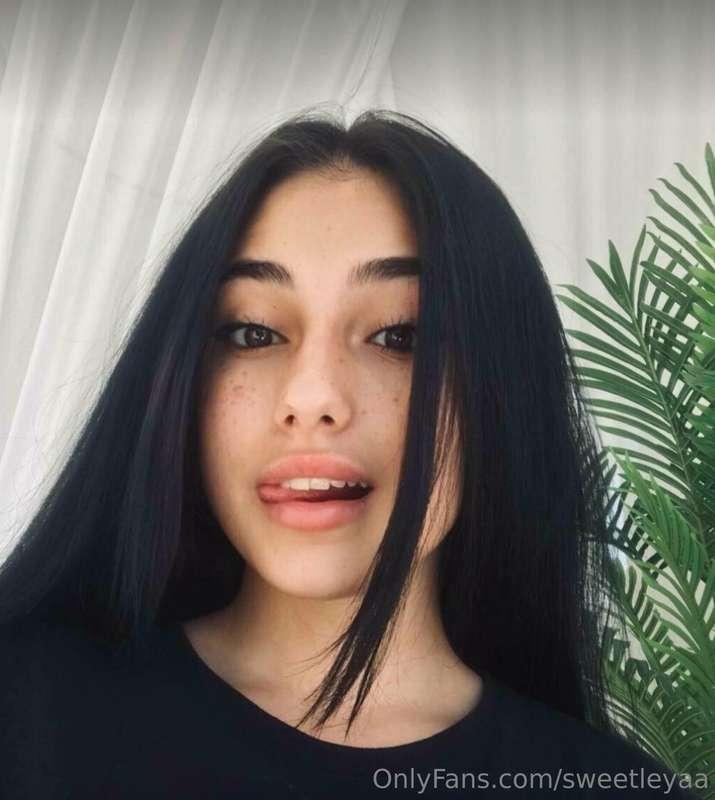 Free subscription 0$ 💚@bellacakexx she is looking for a big ..