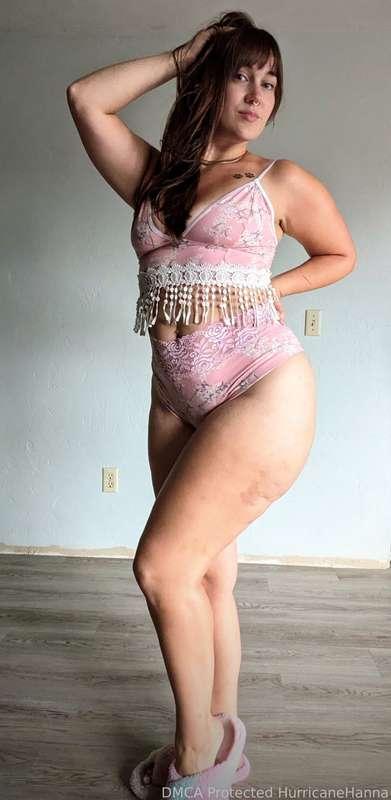 I loved taking photos in this outfit. As promised you'll find in your DMs an opportunity to purchase a much more lewd set of this lingerie outfit. 💕 
Enjoy 😉
#fyp #pink #pawg #lingerie #sweet #thicc #curvy #whitetoes