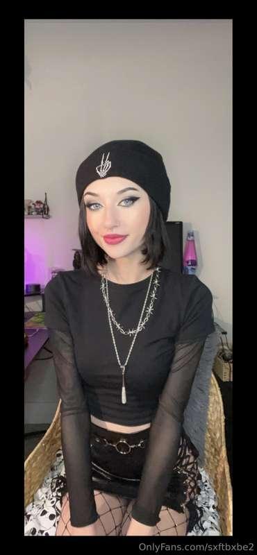 Gamer girlfriend at your service😌