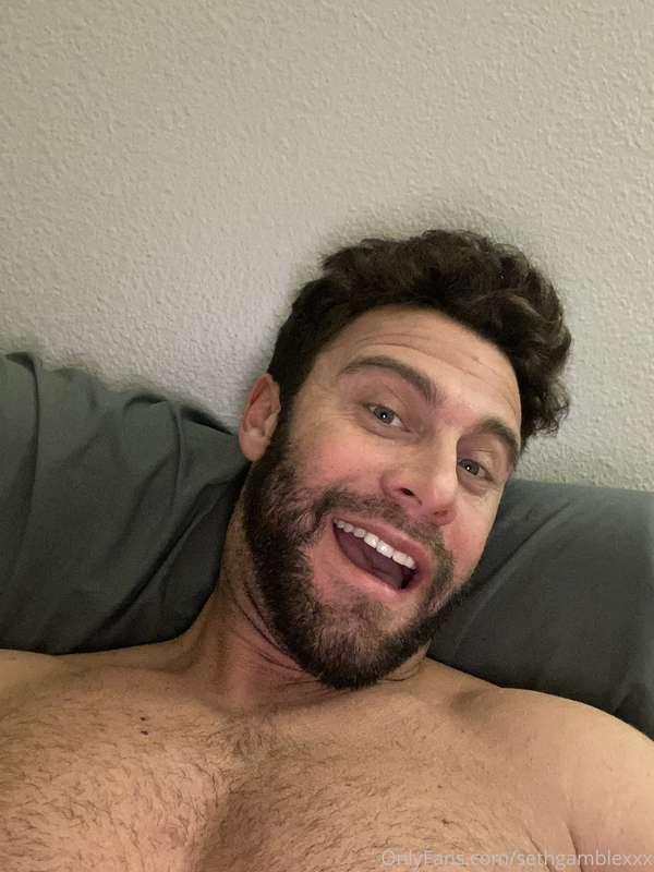 Oh heeeeyyyy!! It's hairy Seth... How about a bear hug? Haha..