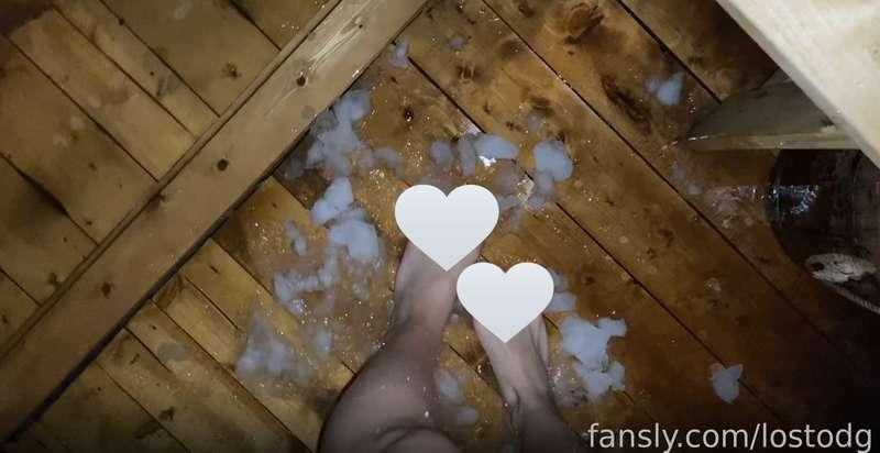 Two videos of me trampling snow with my bare feet, first in a basin, and then on a wooden floor😈😈

#fyp #feet #barefeet #footfetish #trampling #pedicure #toes #video